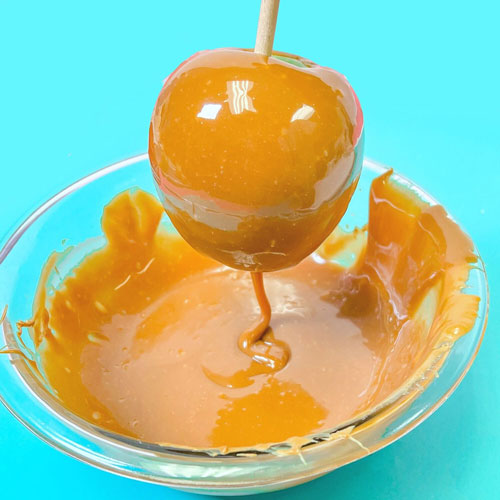 apple finished being dipped in caramel