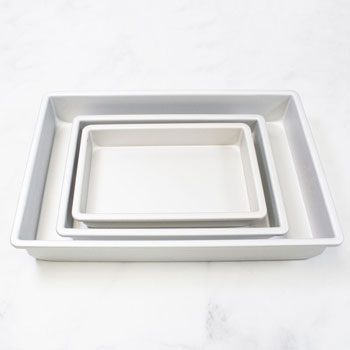 different sizes of rectangle cake pans nested