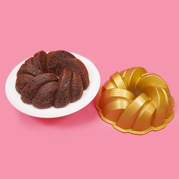a perfect bundt cake using pan grease