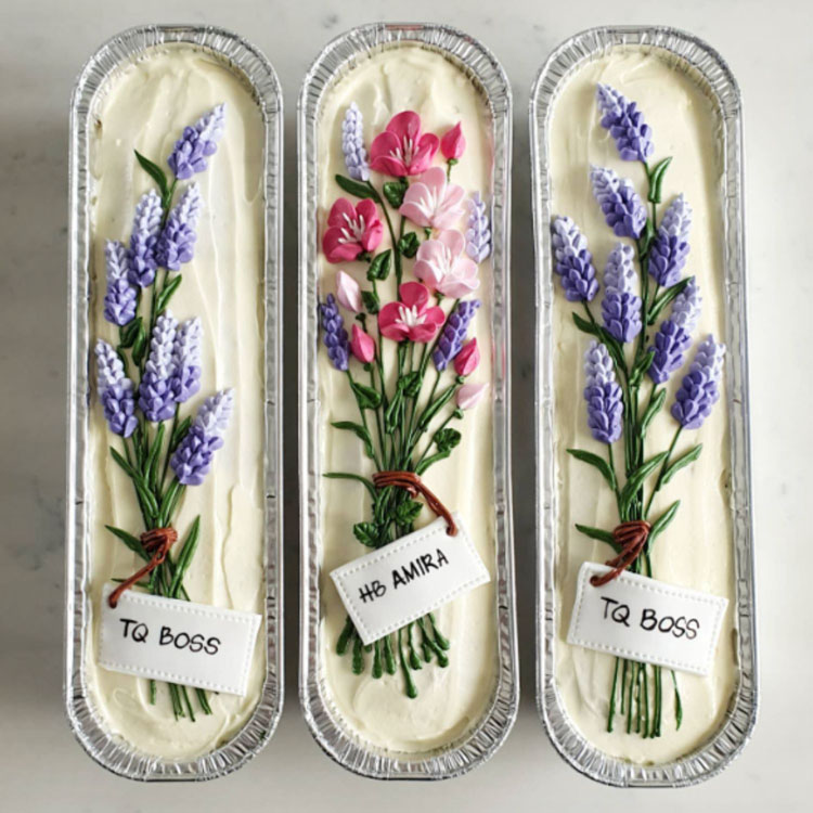 realistic florals piped on mini loaf cakes