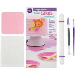 'I Taught Myself to Decorate Cakes with Fondant' Set