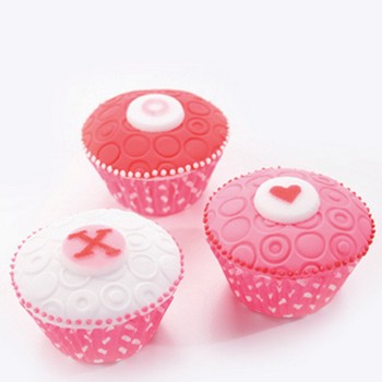 X and O Cupcakes