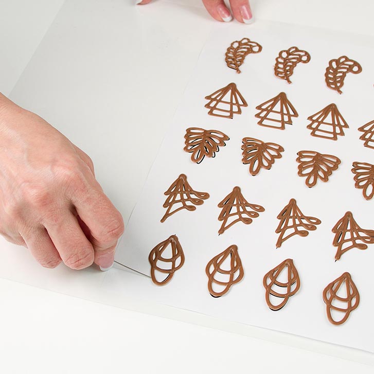 Allow to set up and carefully remove, using a straight pin.