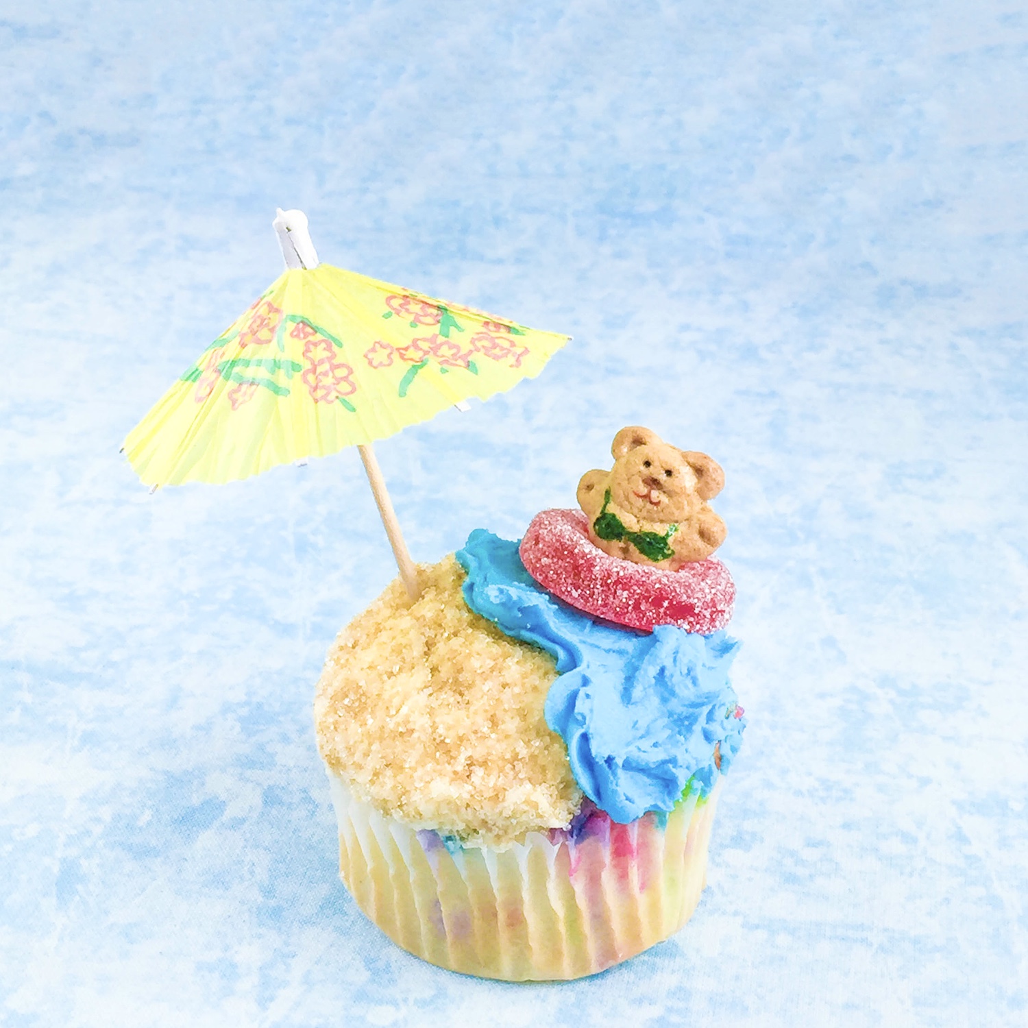 Beach Bear Cupcake