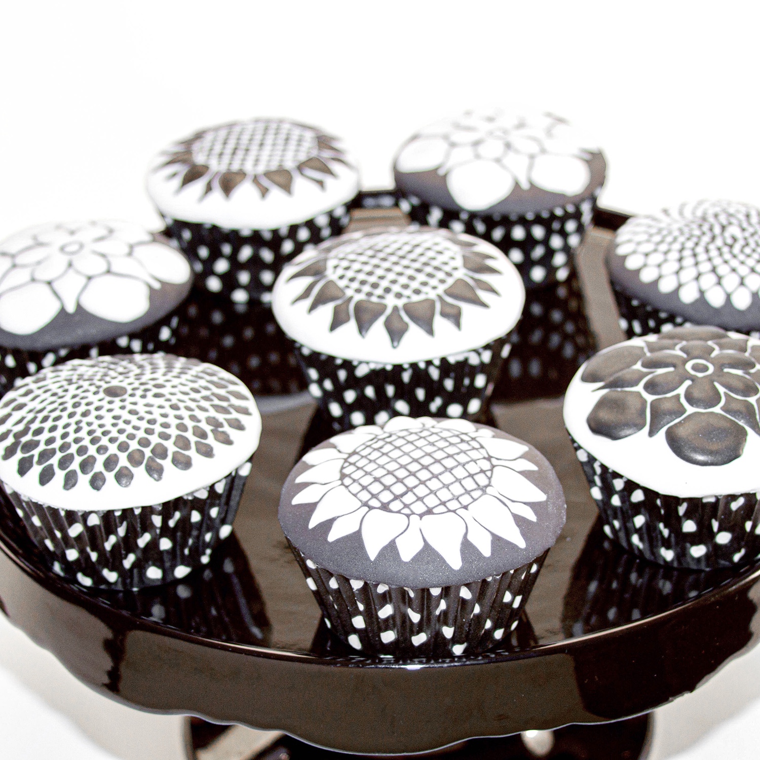 Black & White Whimsy Blooms Cupcakes