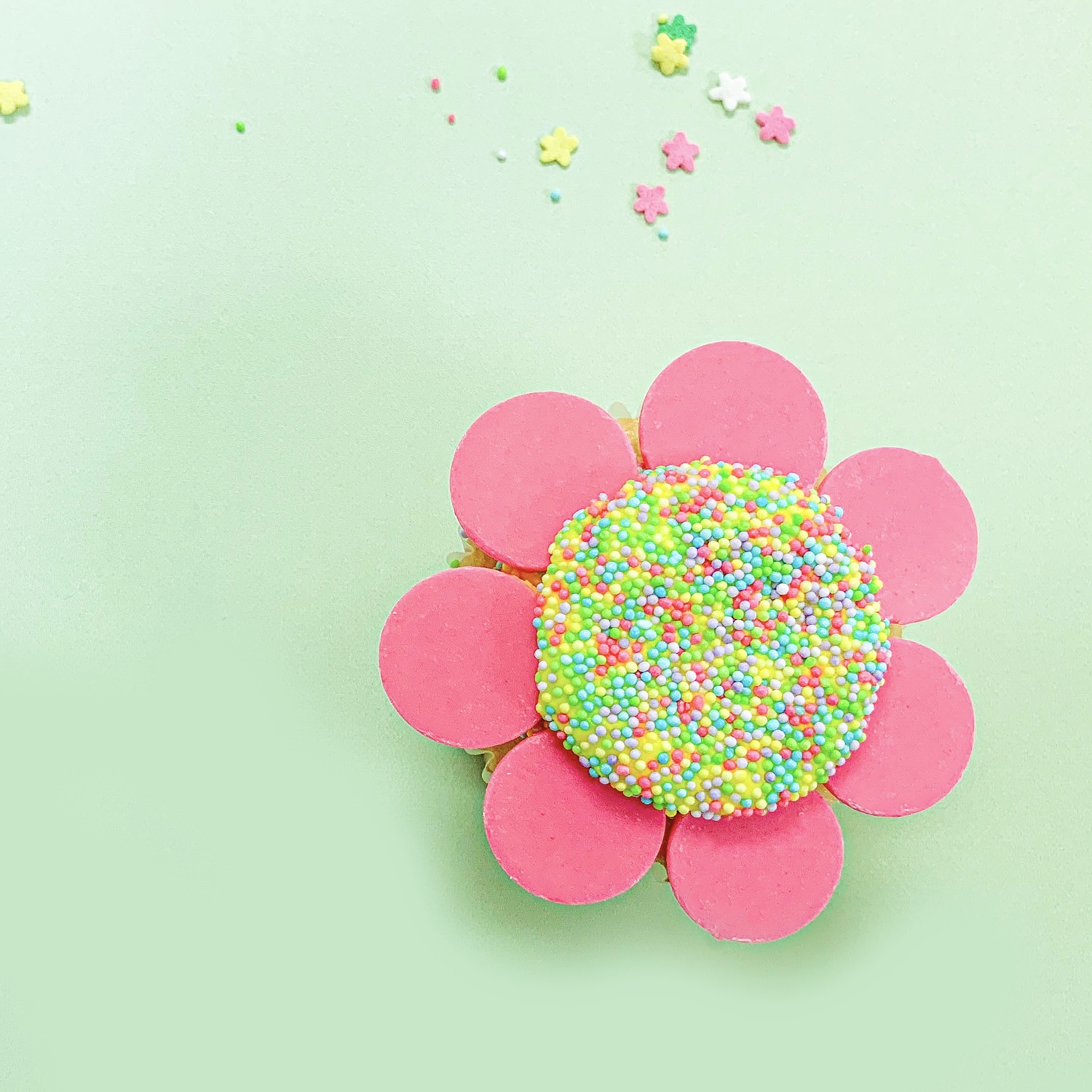 Bright Flower Cupcake