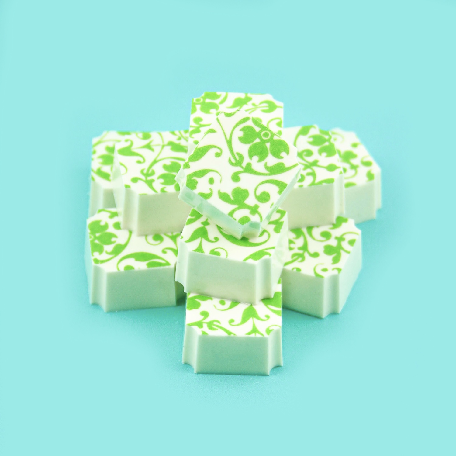 White chocolate bonbon filled with a creme de menthe candy center.  Green swirl pattern on the chocolate.