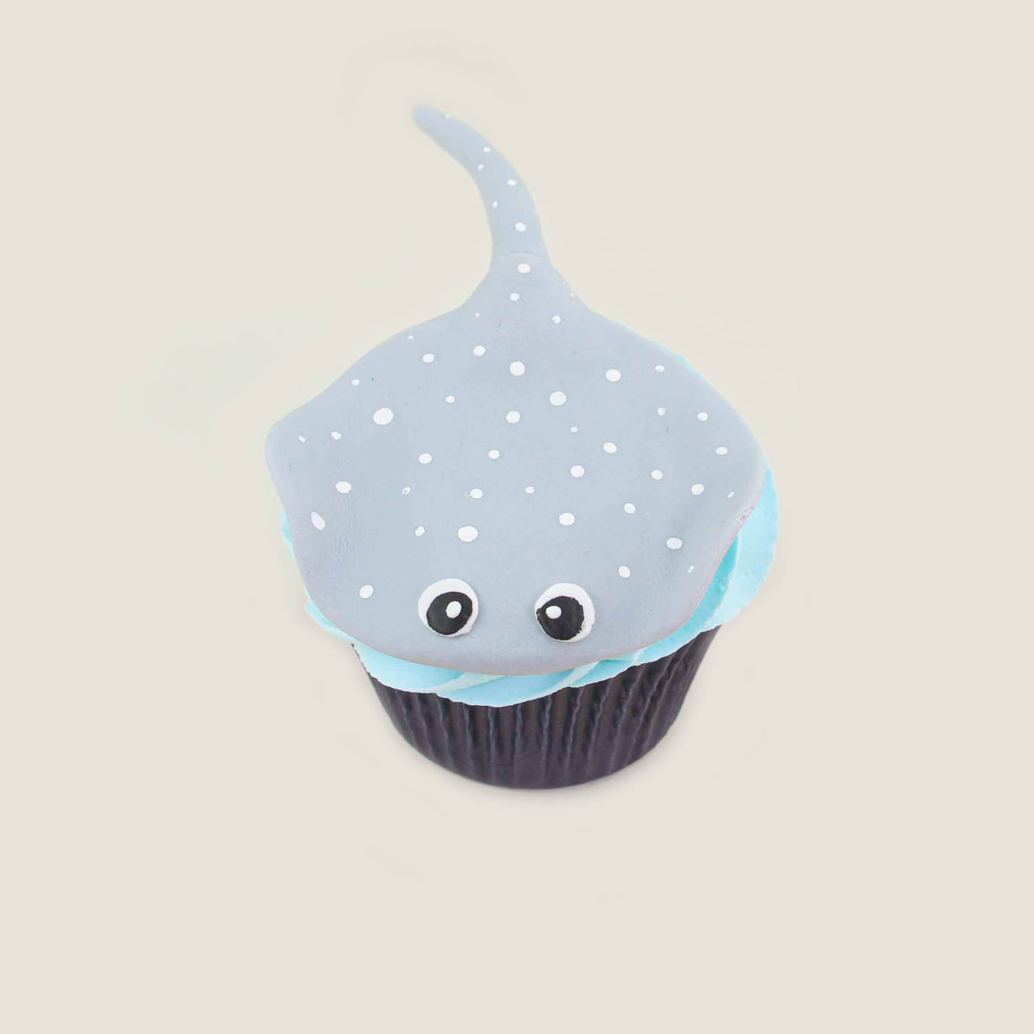 hand sculpted stingray fondant cupcake topper