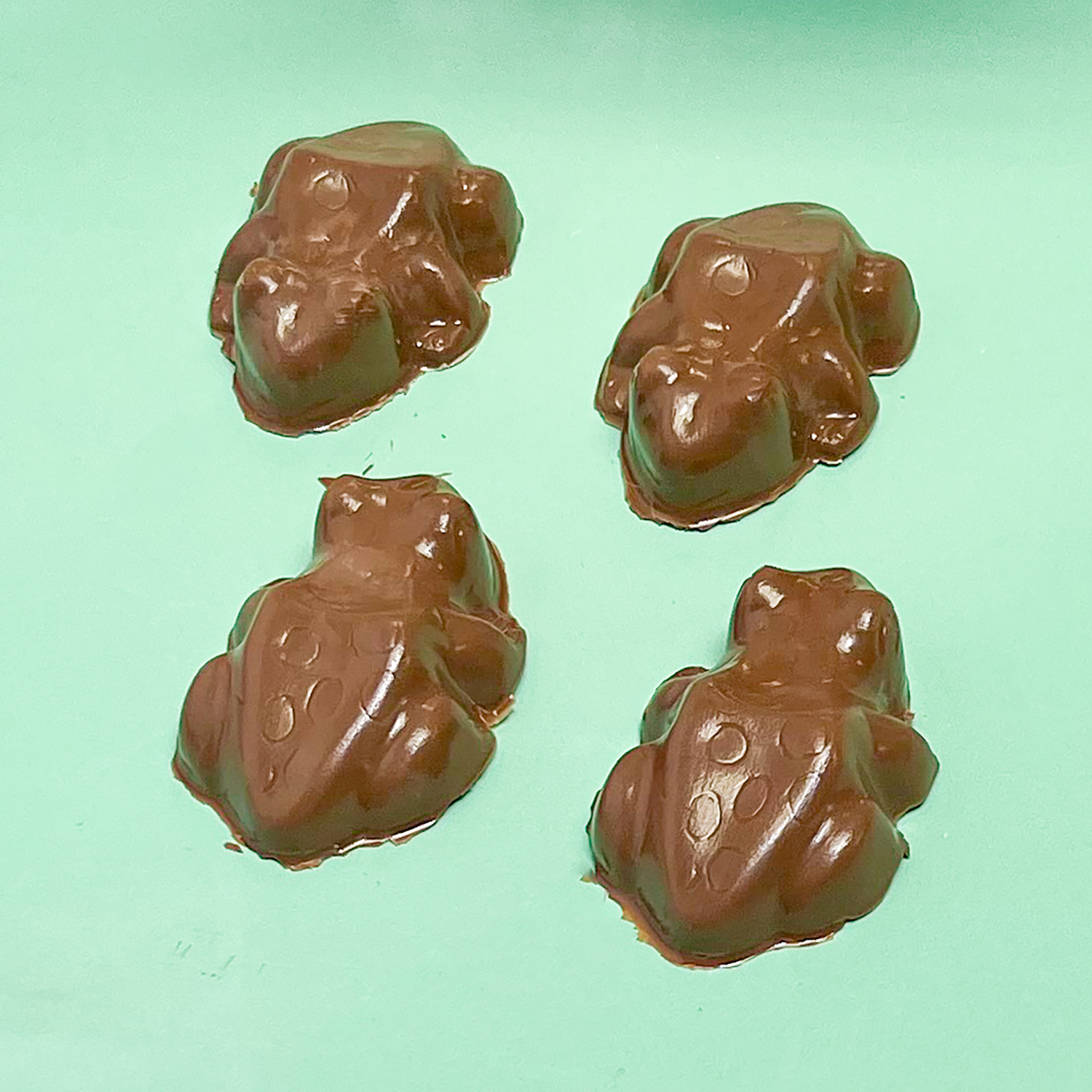 4 milk chocolate frogs