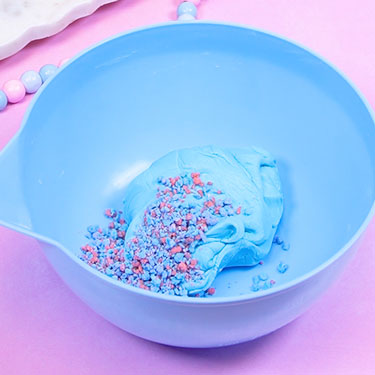 adding cotton candy crunch to dry fondant