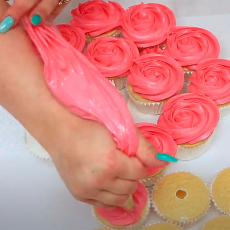 piping pink rosettes