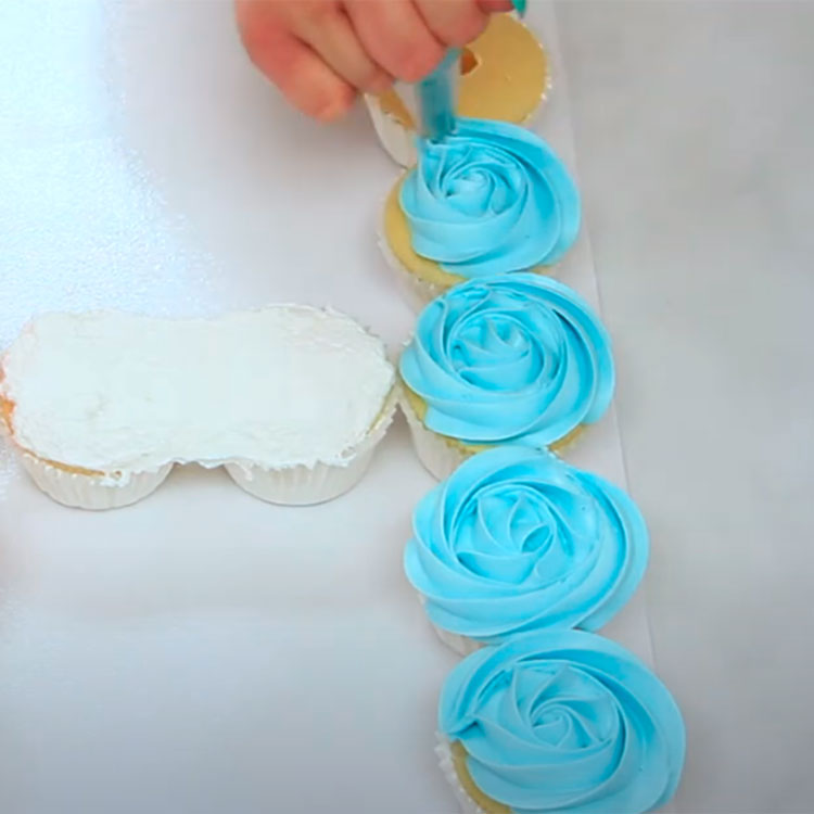 piping blue buttercream rosettes