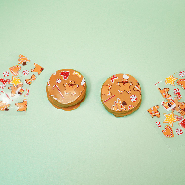 gingerbread design on chocolate dipped oreos from chocolate transfer sheet