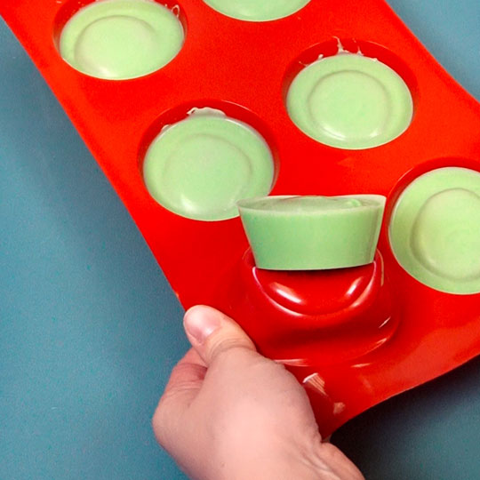 removing chocolate covered oreos from mold