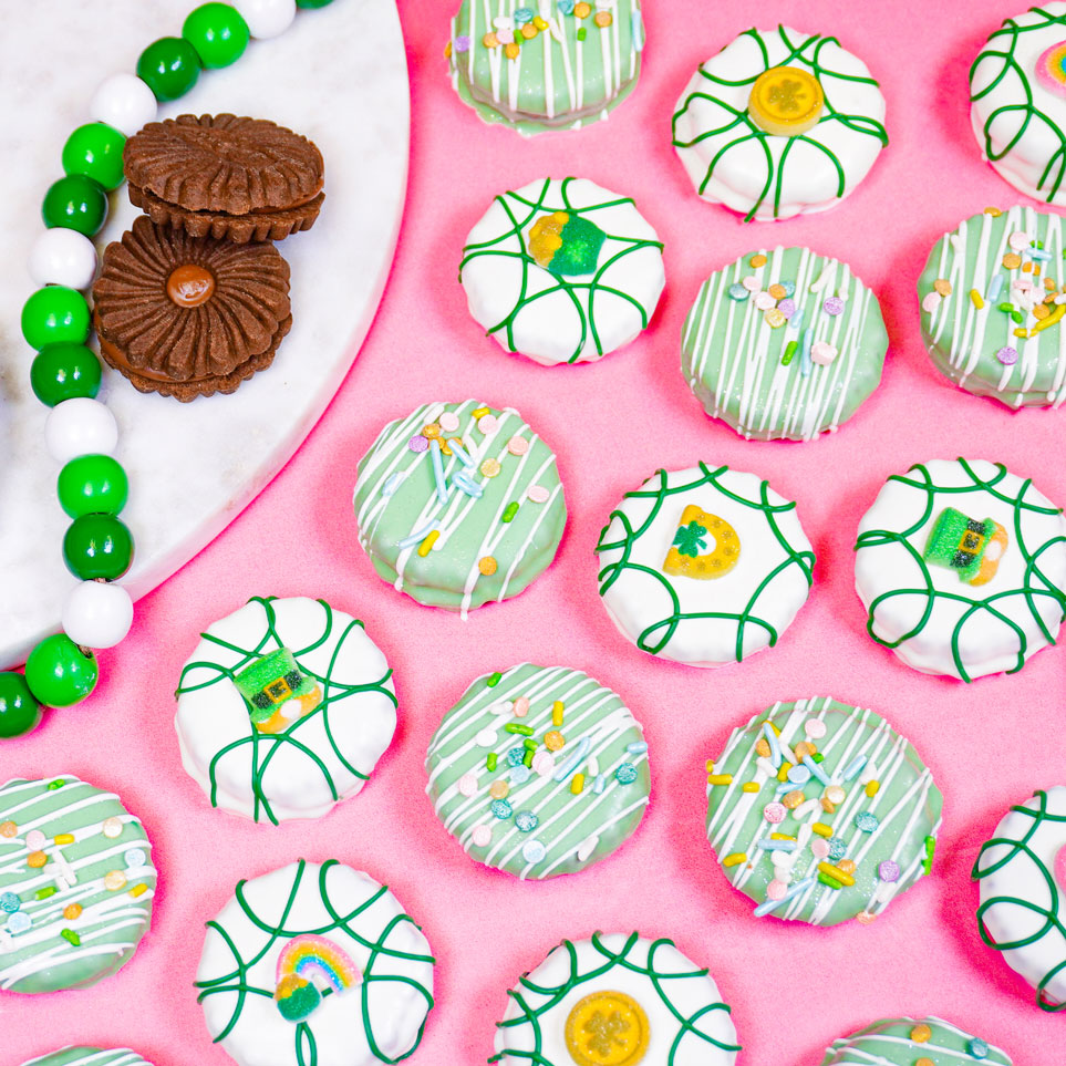 st patricks themed chocolate covered sandwich cookies