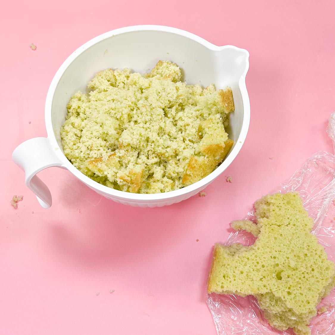 Crumble Pistachio baked cake