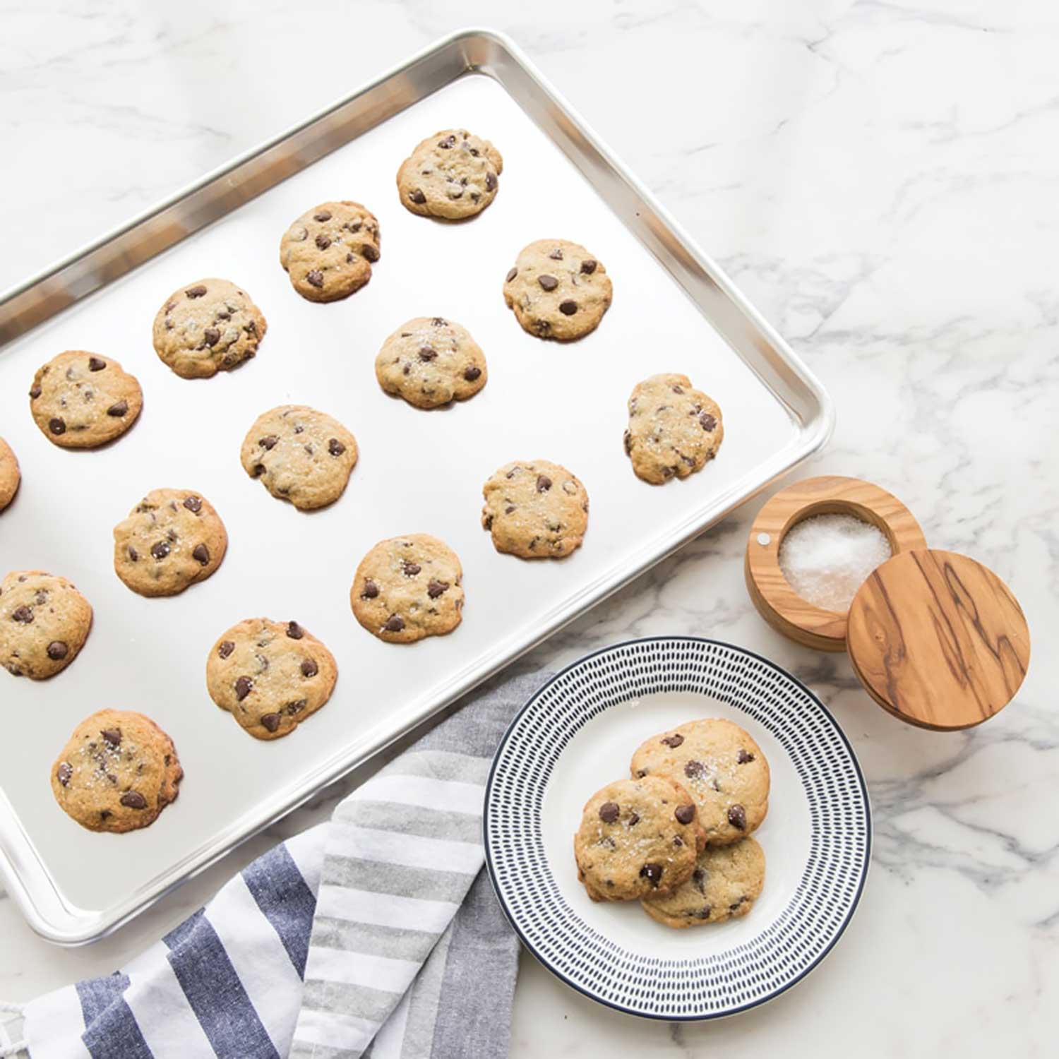 Round Giant Cookie Pan  Country Kitchen SweetArt