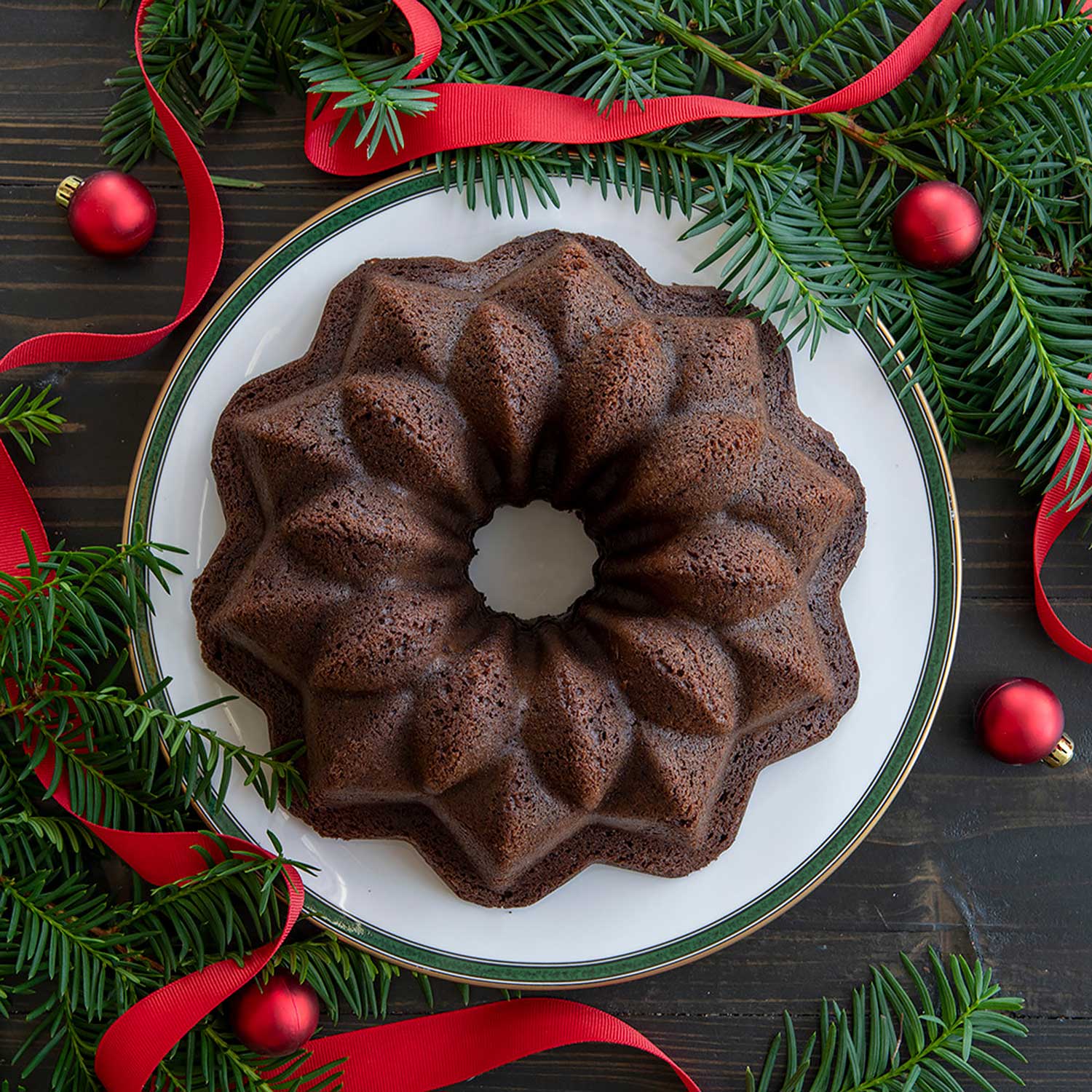 Vintage Baking Pan / Small Bundt Cake Pan / Country Home 